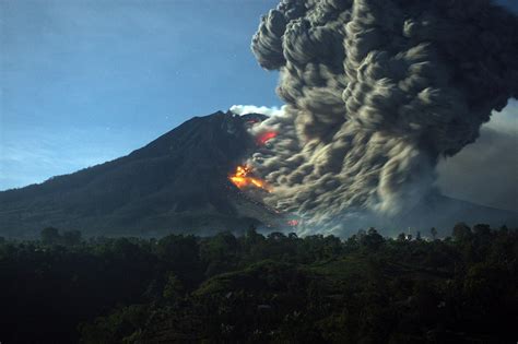  「スマトラ島の火山噴火」：5世紀のインドネシアを揺るがした大規模な自然災害とその後の社会変容